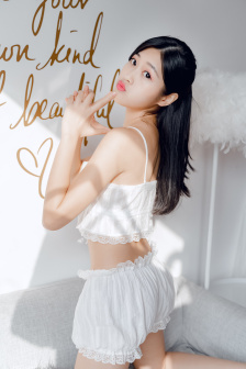 小舞怀孕开襟乳液狂飙